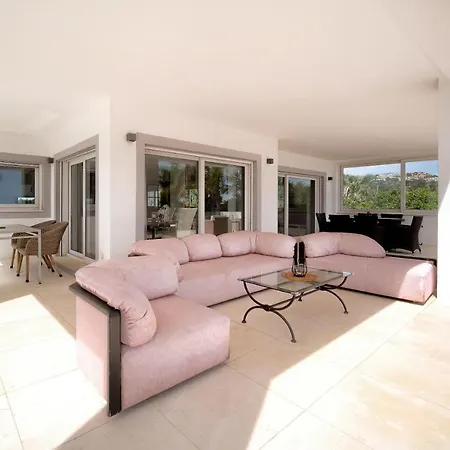 Uno Villa *