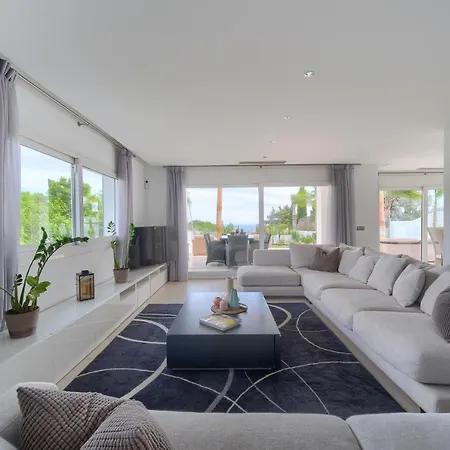Uno Villa *